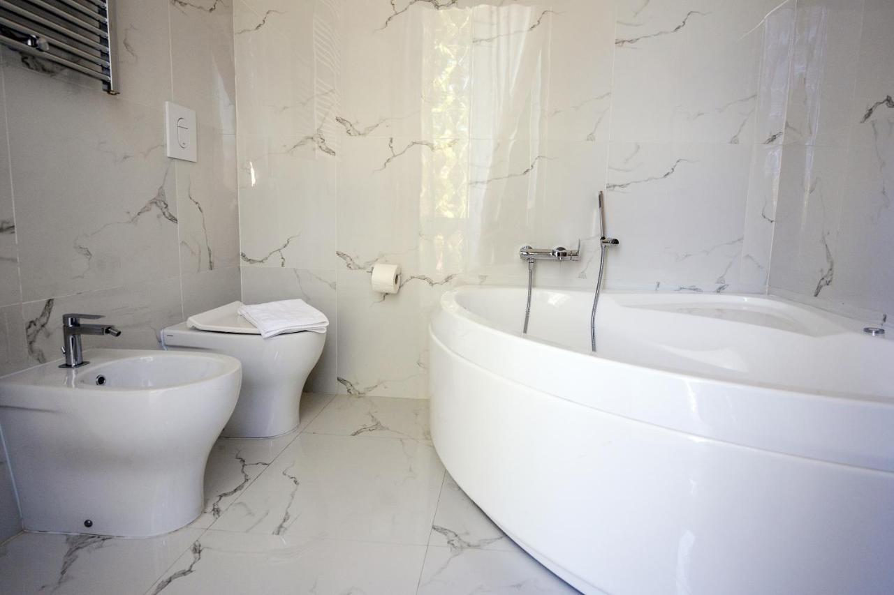 Antica Dimora Deluxe Bed & Breakfast Naples Exterior photo