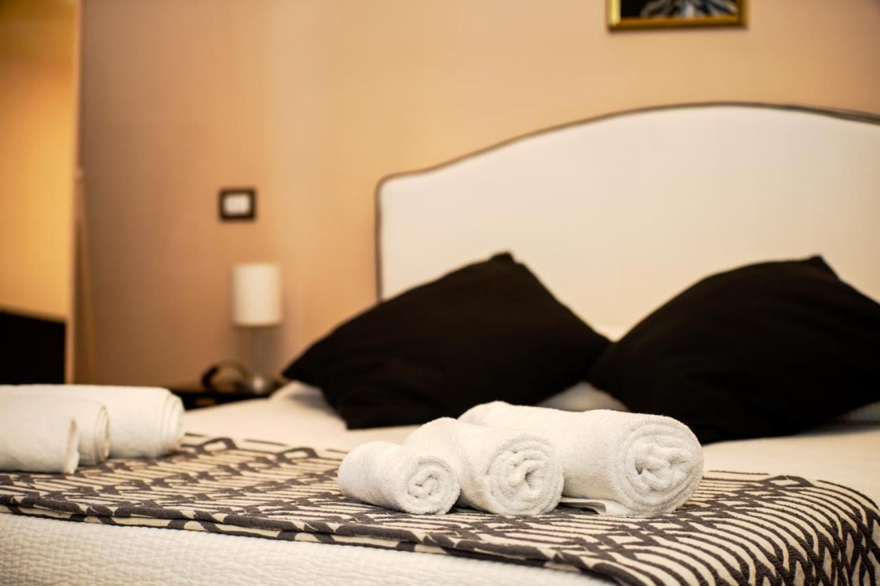 Antica Dimora Deluxe Bed & Breakfast Naples Exterior photo